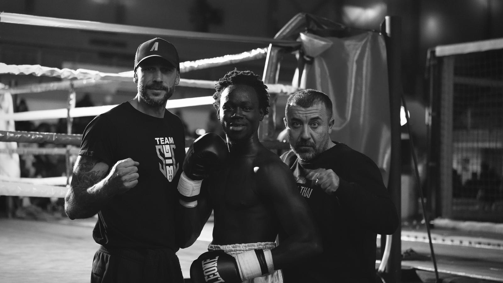 L'atleta Mamadou Gaye con gli allenatori Samuele Canonico ed Andrea Pagano
